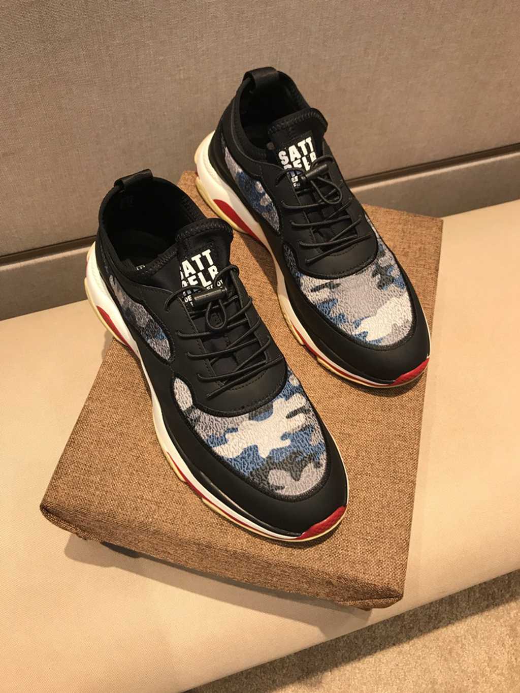 BLG  sneaker